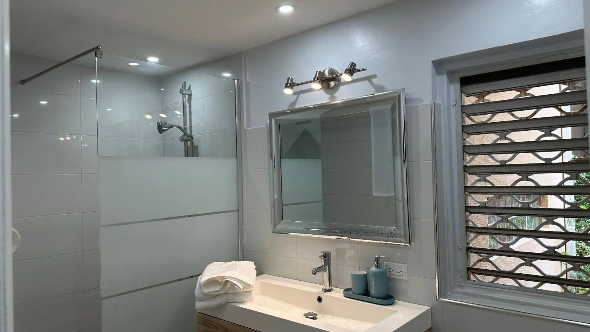 Newly Renovated Studio سيمبسون باي 0*,